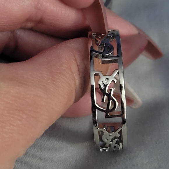 YVES SAINT LAURENT earrings - Picture 2 of 5